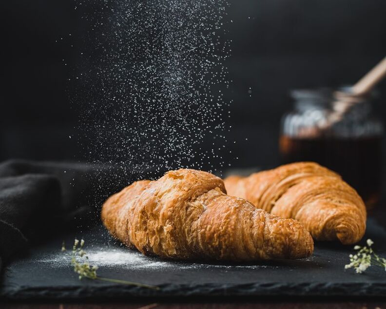 Of the diet of patients with diabetes, it is necessary to exclude warm sweets